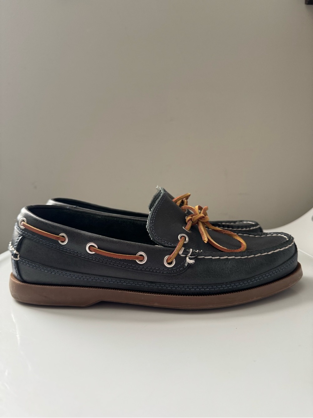 Bass Men's Navy Leather Boat Shoes with Tan Laces